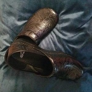 Womens Dansko Clogs Black Size 40 Like new but no tags...No scuffs or wear